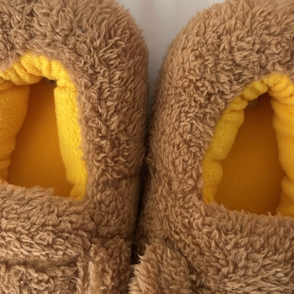 ❤️3 for $15!❤️
Adorable Dearfoam slippers, size4/5! Puppies! - Picture 4 of 6